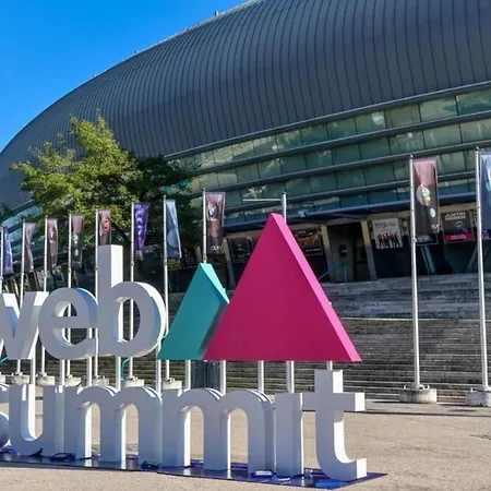 Airport And Bus Station فندق